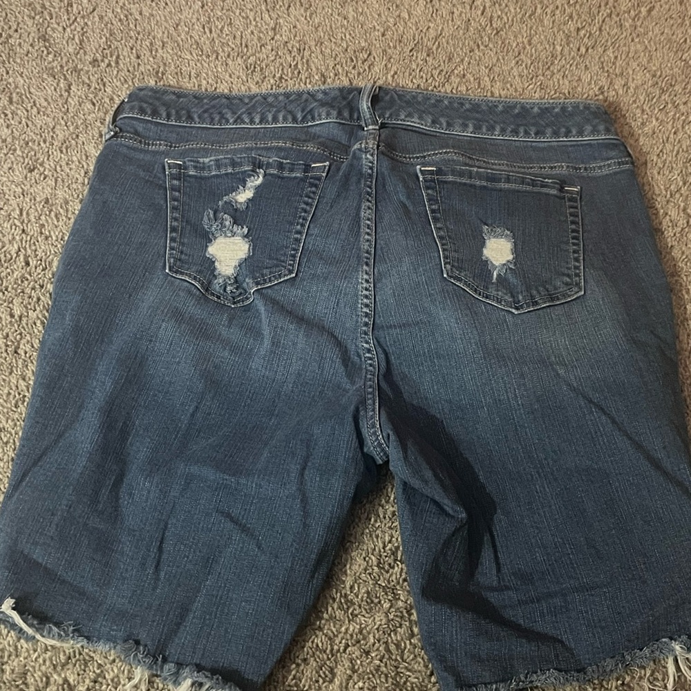 Torrid Women's Ripped Blue Jean Shorts distressed - Picture 2 of 5